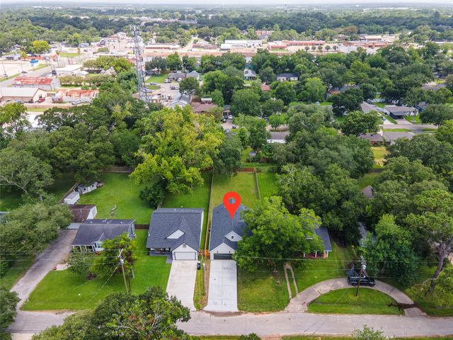 219 E Southland Avenue, Alvin, TX 77511
