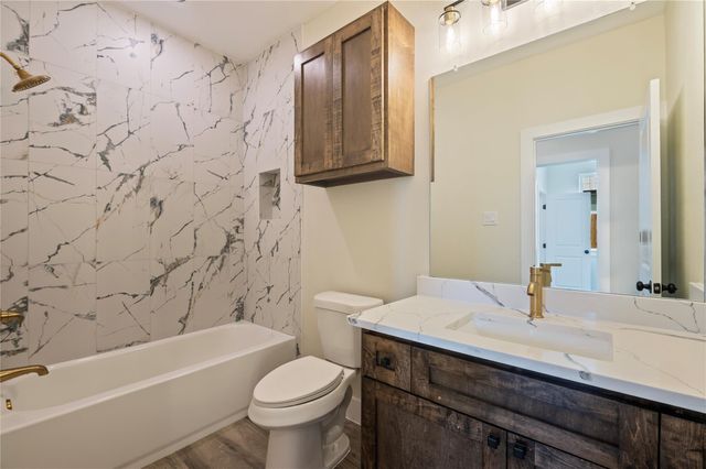 219 E Southland Avenue, Alvin, TX 77511