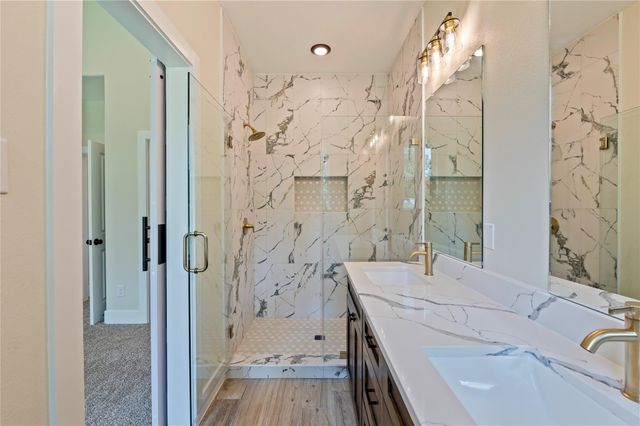 219 E Southland Avenue, Alvin, TX 77511