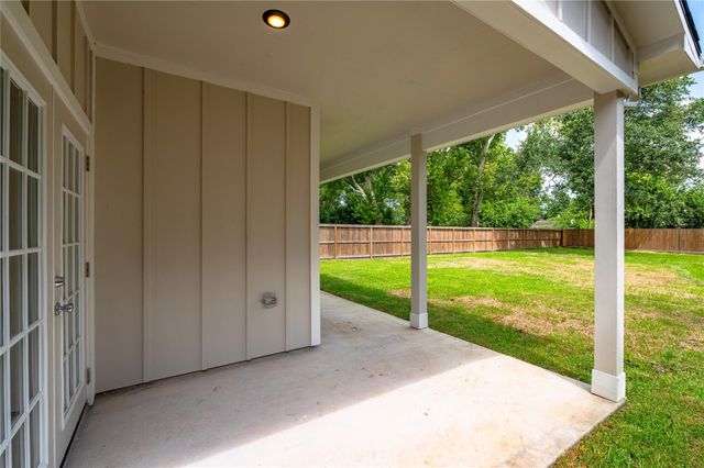 219 E Southland Avenue, Alvin, TX 77511