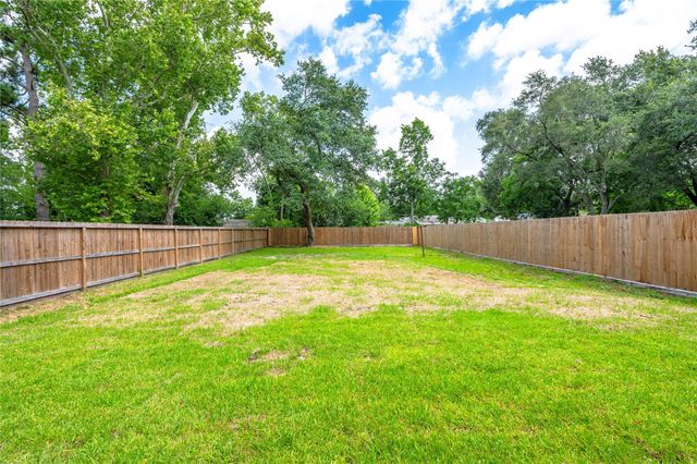 219 E Southland Avenue, Alvin, TX 77511