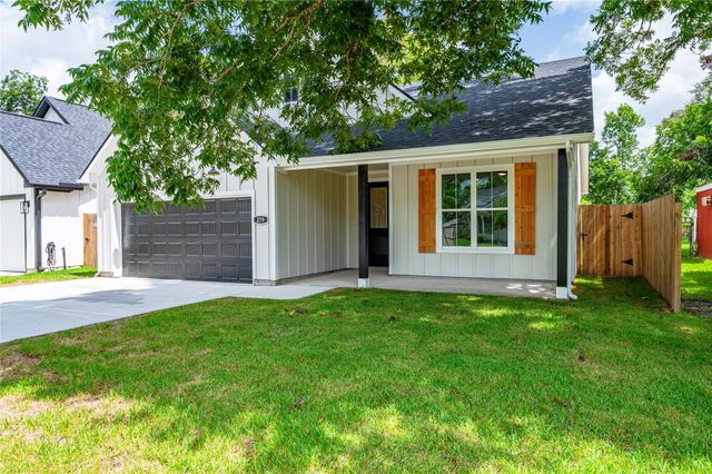 219 E Southland Avenue, Alvin, TX 77511
