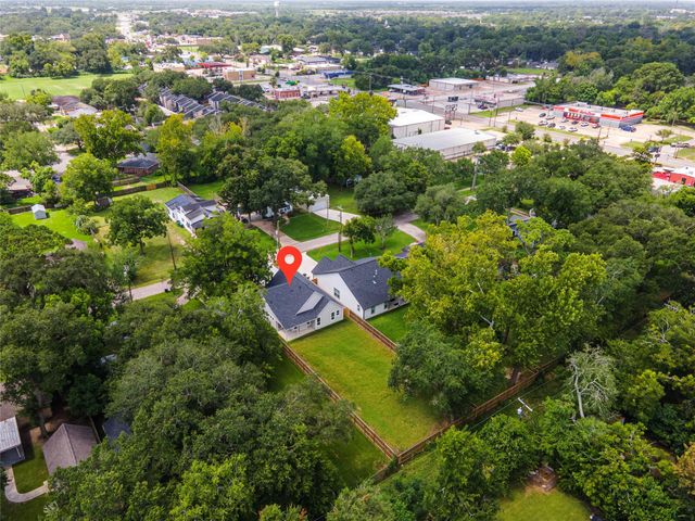 219 E Southland Avenue, Alvin, TX 77511