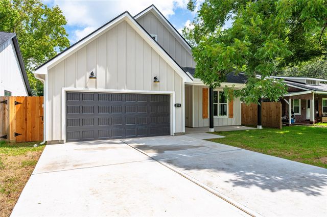 219 E Southland Avenue, Alvin, TX 77511