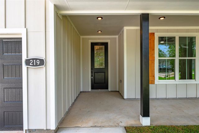 219 E Southland Avenue, Alvin, TX 77511