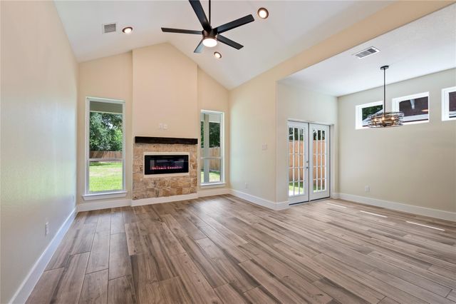 219 E Southland Avenue, Alvin, TX 77511