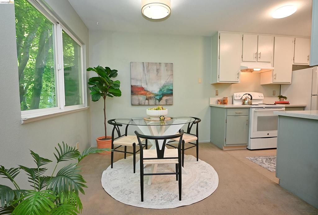 Image 10 of property listing at 40 Emery Bay Dr, Emeryville, CA 94608