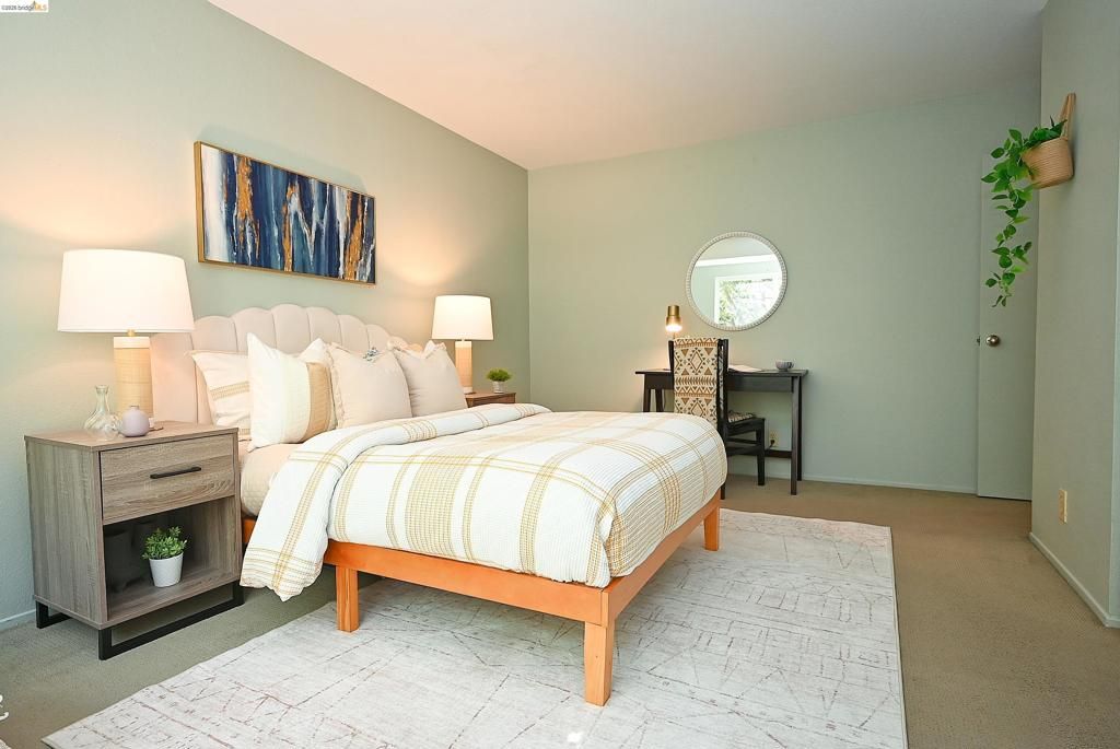 Image 14 of property listing at 40 Emery Bay Dr, Emeryville, CA 94608