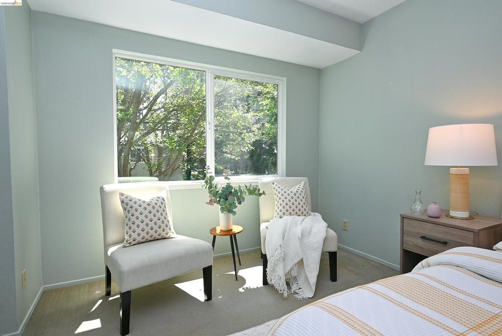 Image 15 of property listing at 40 Emery Bay Dr, Emeryville, CA 94608