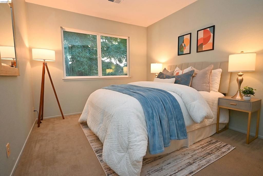 Image 19 of property listing at 40 Emery Bay Dr, Emeryville, CA 94608