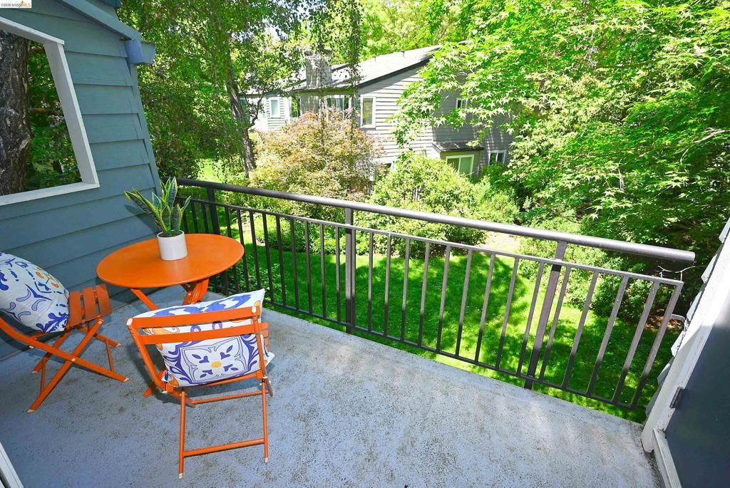 Image 22 of property listing at 40 Emery Bay Dr, Emeryville, CA 94608