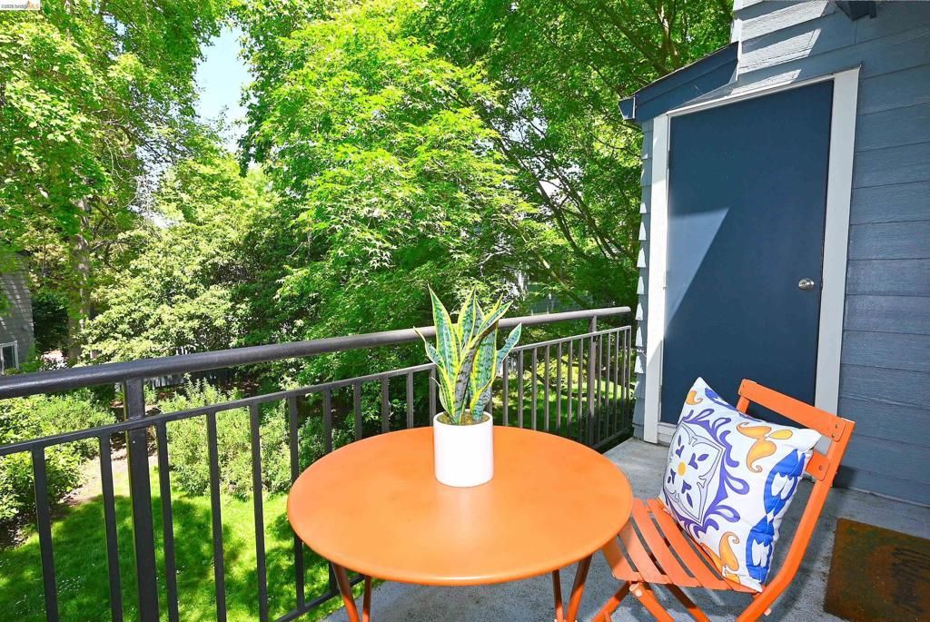 Image 23 of property listing at 40 Emery Bay Dr, Emeryville, CA 94608