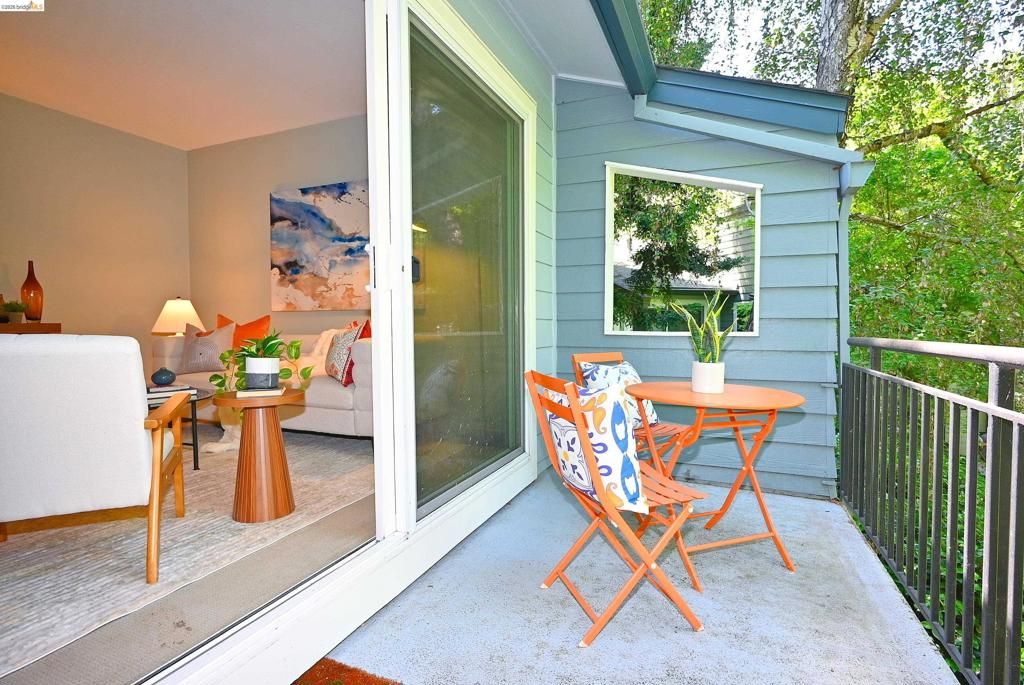 Image 25 of property listing at 40 Emery Bay Dr, Emeryville, CA 94608