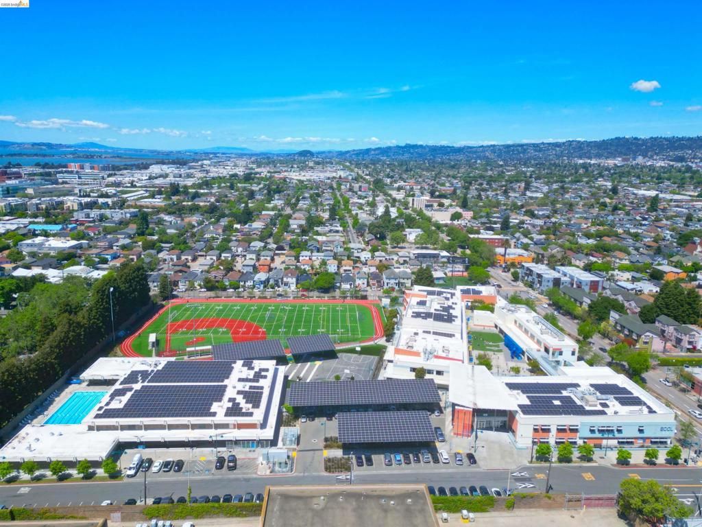 Image 30 of property listing at 40 Emery Bay Dr, Emeryville, CA 94608