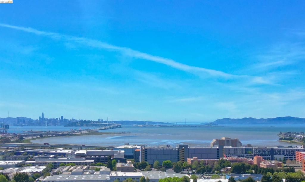 Image 31 of property listing at 40 Emery Bay Dr, Emeryville, CA 94608