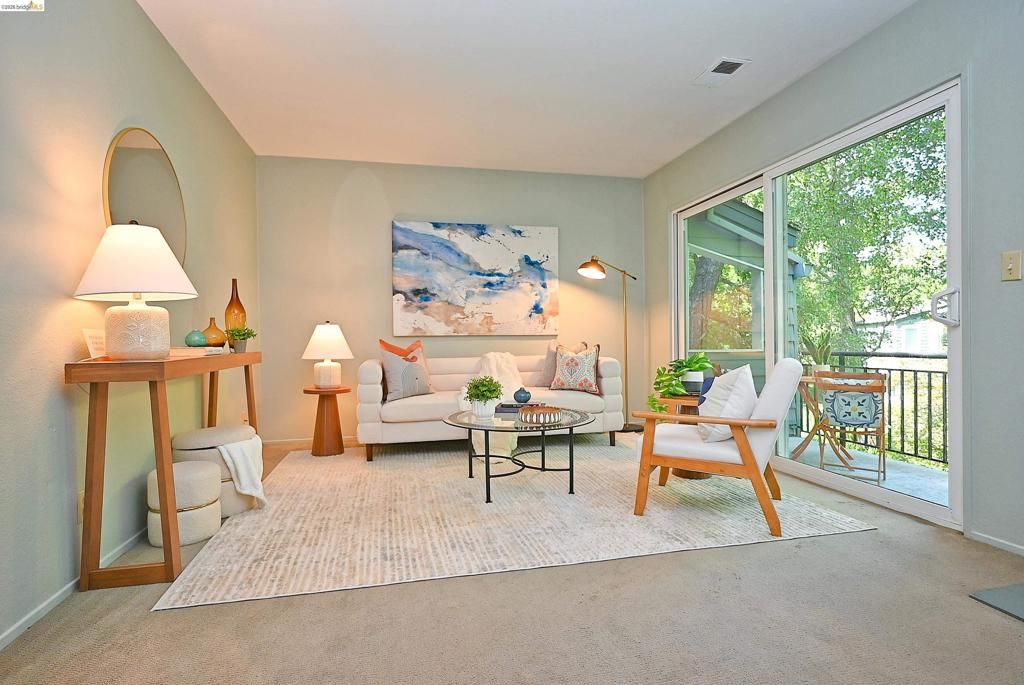 Image 4 of property listing at 40 Emery Bay Dr, Emeryville, CA 94608