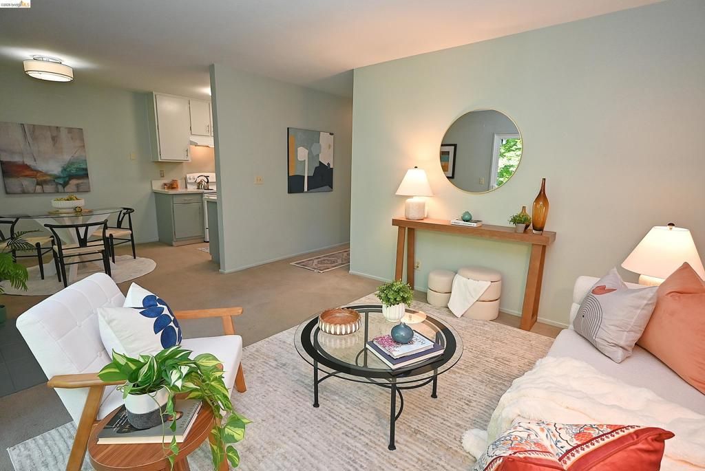 Image 5 of property listing at 40 Emery Bay Dr, Emeryville, CA 94608