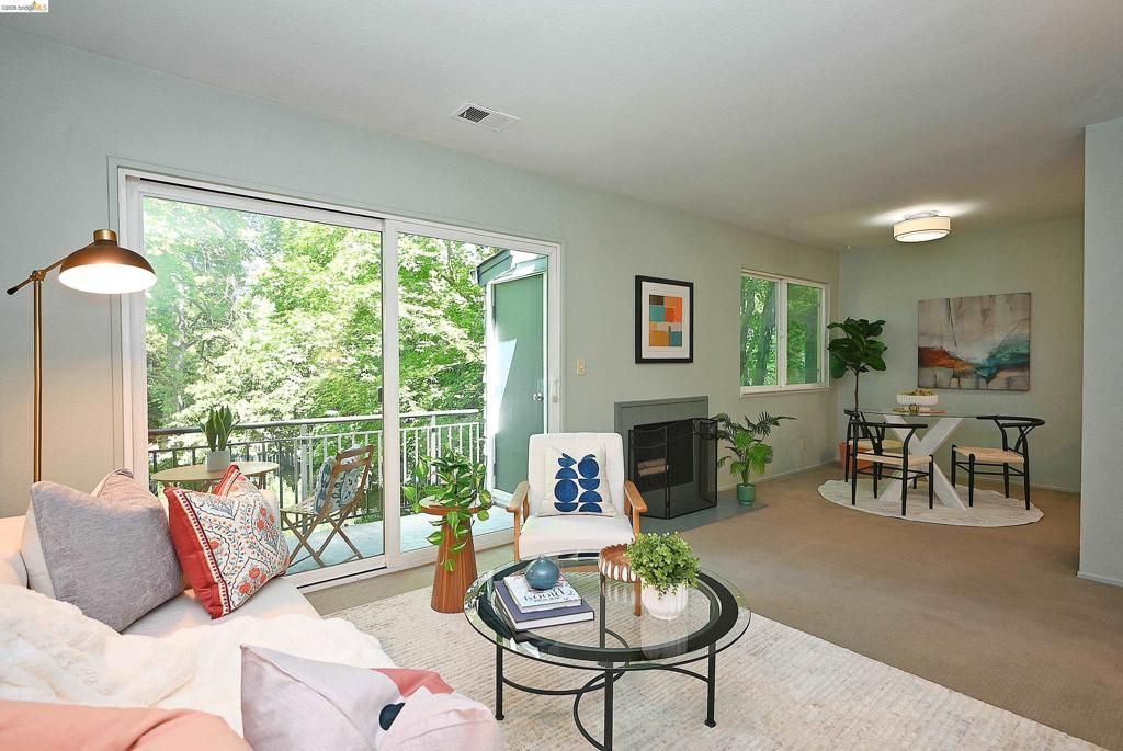 Image 7 of property listing at 40 Emery Bay Dr, Emeryville, CA 94608