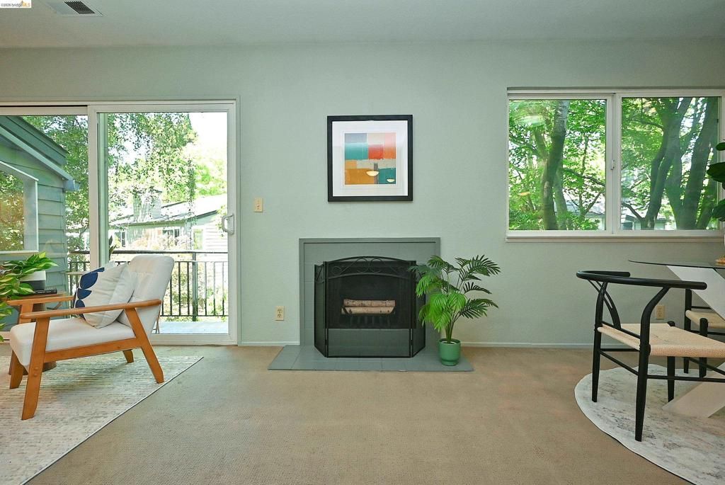 Image 8 of property listing at 40 Emery Bay Dr, Emeryville, CA 94608