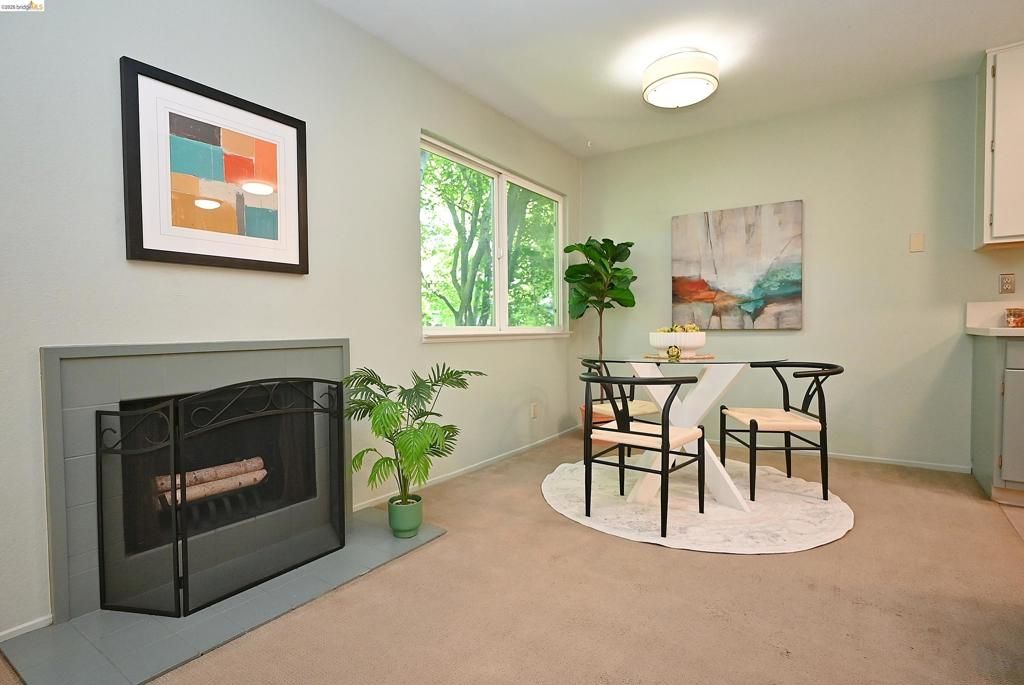 Image 9 of property listing at 40 Emery Bay Dr, Emeryville, CA 94608