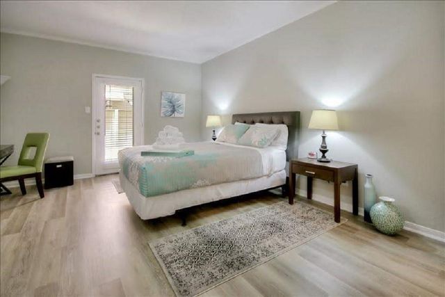 2125 Augusta Drive 63, Houston, TX 77057