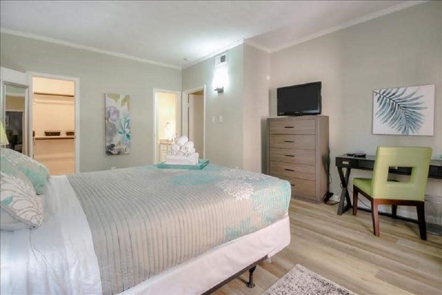 2125 Augusta Drive 63, Houston, TX 77057