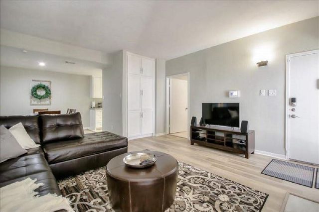 2125 Augusta Drive 63, Houston, TX 77057