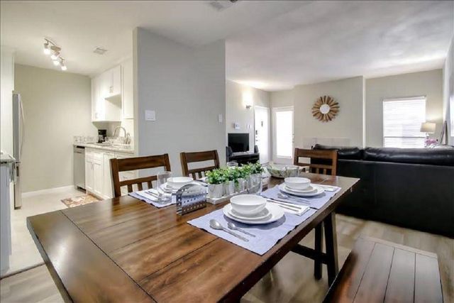 2125 Augusta Drive 63, Houston, TX 77057