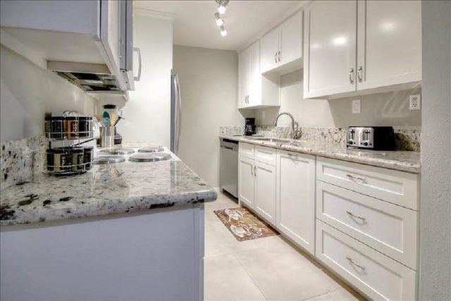 2125 Augusta Drive 63, Houston, TX 77057