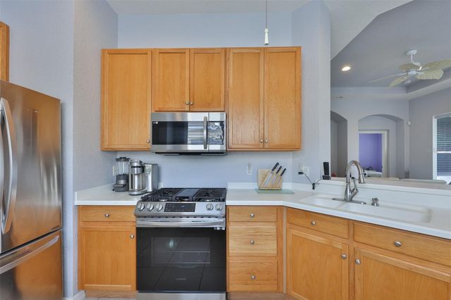 1050 REGAL MANOR WAY, Sun City Center, FL 33573