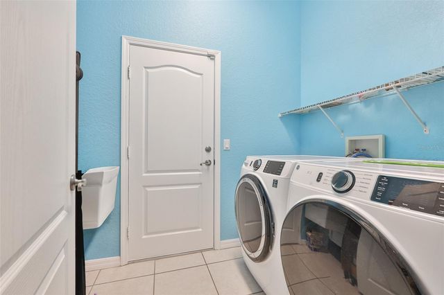 1050 REGAL MANOR WAY, Sun City Center, FL 33573