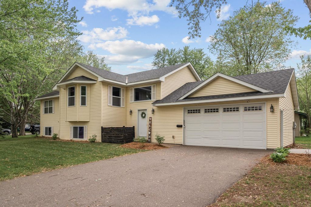1002 8th Avenue N, Princeton, MN 55371