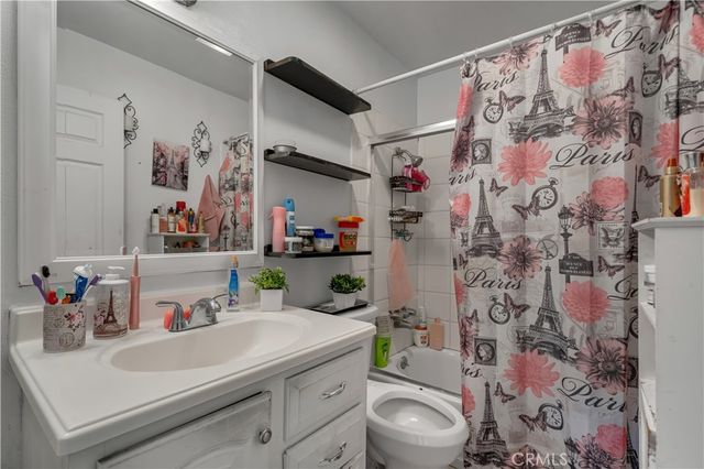 21931 Violeta Avenue, Hawaiian Gardens, CA 90716