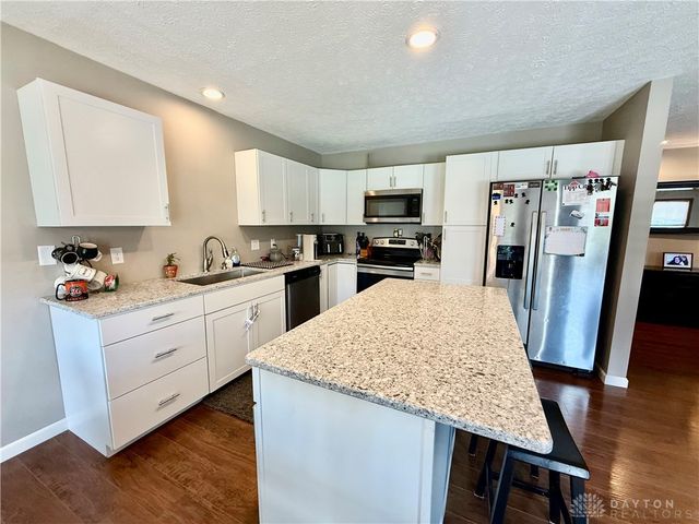 890 Copperfield Lane, Tipp City, OH 45371