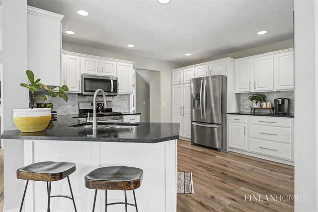 6145 Glengarry Drive, Caledonia, MI 49316