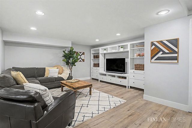 6145 Glengarry Drive, Caledonia, MI 49316