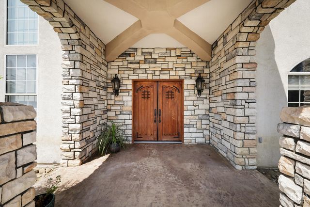 17564 Harvest Grove Court, Bakersfield, CA 93314