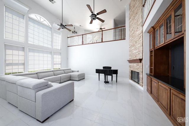 17564 Harvest Grove Court, Bakersfield, CA 93314