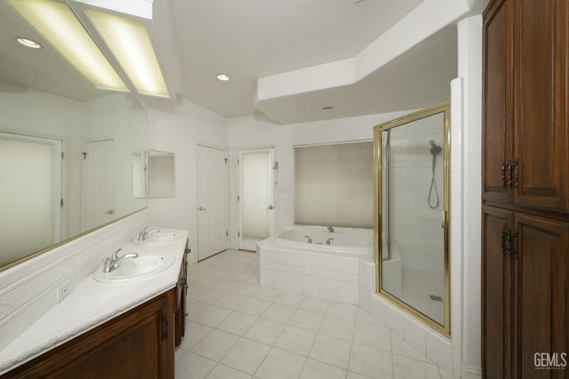 17564 Harvest Grove Court, Bakersfield, CA 93314