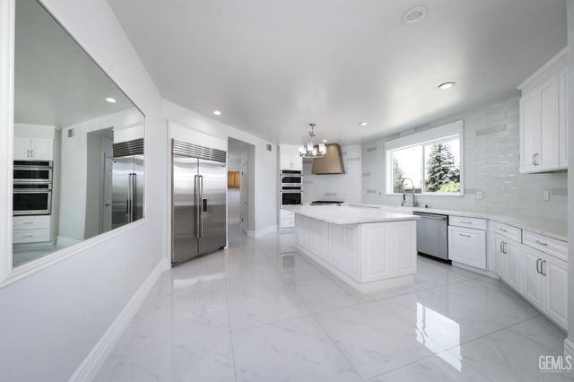 17564 Harvest Grove Court, Bakersfield, CA 93314