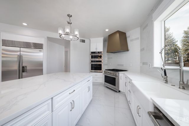 17564 Harvest Grove Court, Bakersfield, CA 93314