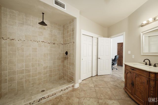 17564 Harvest Grove Court, Bakersfield, CA 93314