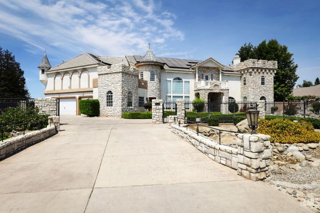 17564 Harvest Grove Court, Bakersfield, CA 93314