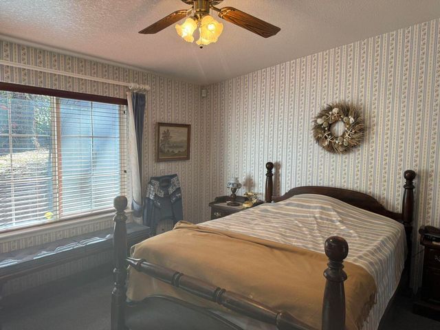 876 Ferry Road, Grants Pass, OR 97526