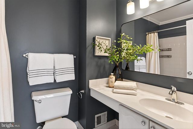 104 S WISE ST, Arlington, VA 22204