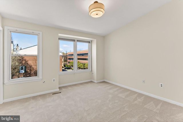 104 S WISE ST, Arlington, VA 22204