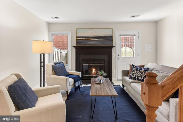 104 S WISE ST, Arlington, VA 22204