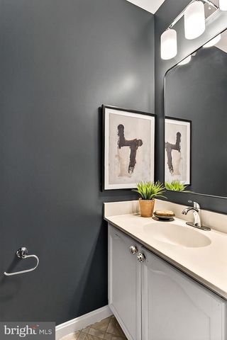 104 S WISE ST, Arlington, VA 22204