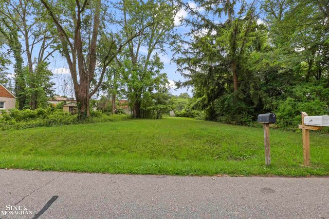 20621 Westhaven Avenue, Southfield, MI 48075