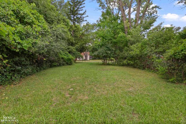 20621 Westhaven Avenue, Southfield, MI 48075